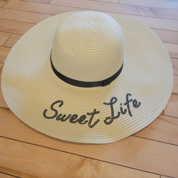 Straw Hat - Picture 2 of 3
